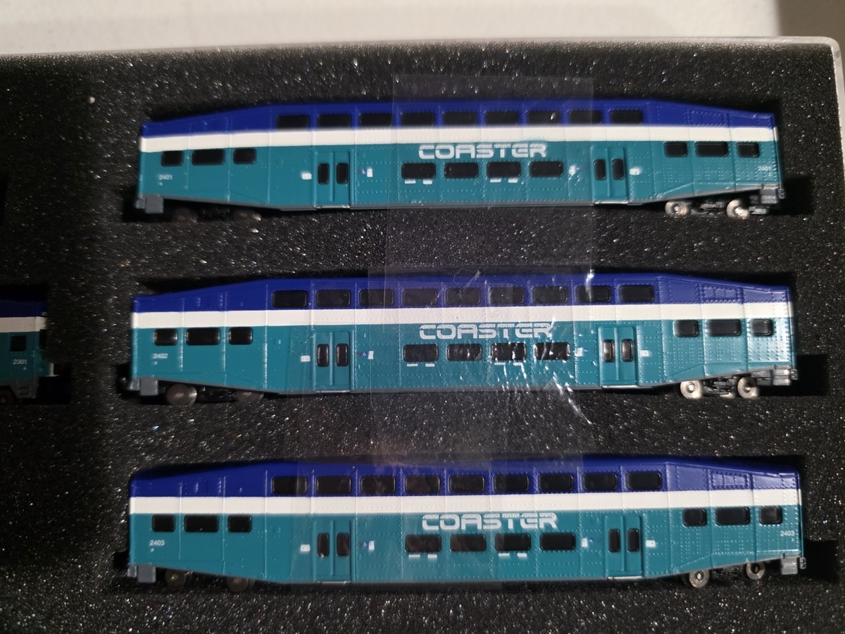 American Z-Line 7004 Coaster F59PHI Z Gauge Diesel Passenger Train