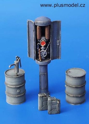 PLUS MODEL - Tankstelle mit Miniaturkanistern und Kanistern zum Zusammenbauen...