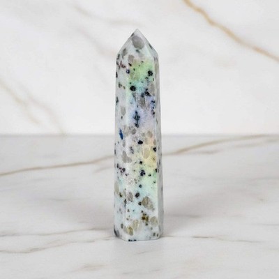 Jaspis Aura Kiwi Obelisk 7cm - Edelstein Kristall Mineralien Heilstein Deko