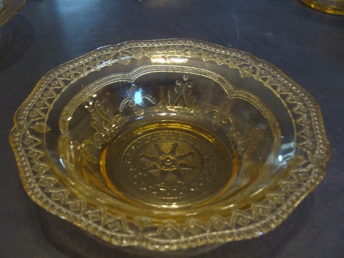 7 FEDERAL PATRICIAN AMBER SPOKE 5 INCH BERRY BOWLS - Picture 4 of 6