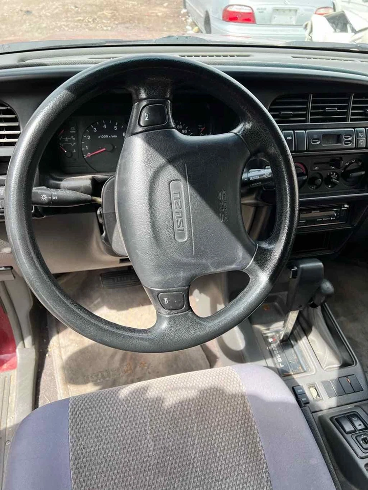 Used Rear Left Door Vent Glass Rear fits: 1998 Isuzu TROOPER w/privacy tint Rear Foto 2 de 4