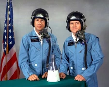 JIM LOVELL AND FRANK BORMAN GEMINI 7 ASTRONAUTS - 8X10 NASA PHOTO (EP-803)