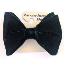 1970s Vintage Dark Green Velvet Bow Tie Oversized Large Butterfly Clip On 3