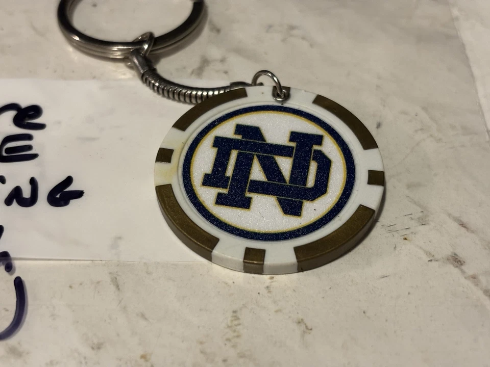 Llavero Notre Dame Fighting Irish, Notre Dame Fighting Irish Logo Dorado Foto 2 de 4