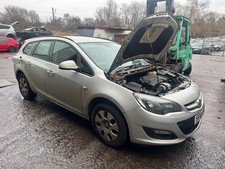 VAUXHALL ASTRA ESTATE 2014 WHEEL NUT BREAKING CAR