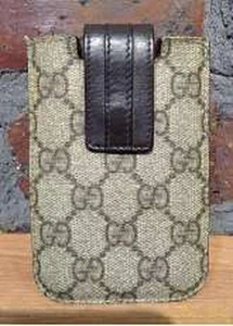 Étui à cartes GUCCI modèle N° GUCCI gris motif GG