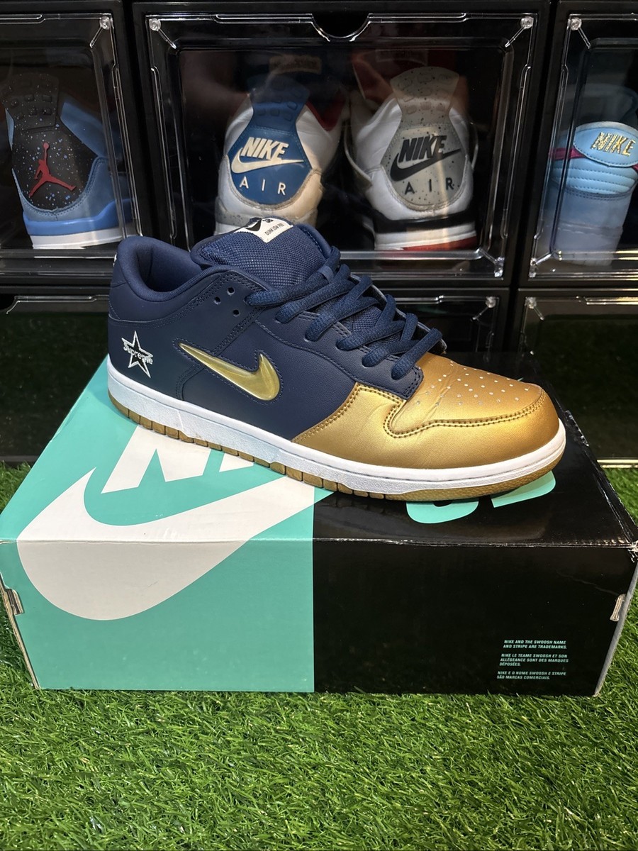 スニーカー Nike SB Dunk Low Supreme Jewel Swoosh Gold These SB Dunks are a Bargain! | Supreme x Nike SB Dunk Low