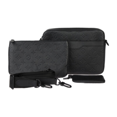 Louis Vuitton ブラックショルダーバッグ M46602 LOUIS VUITTON Shoulder Bag M46602 Trio Messenger Monogram shadow