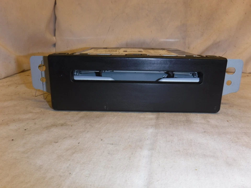 Chevrolet Suburban GMC Yukon TG5 2015 15 reproductor de CD 13594481 CYD26 Foto 2 de 4