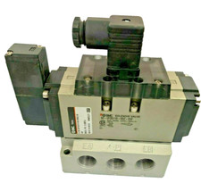 SMC 30-VFS5110-5DZ-04 4/5 port Solenoid Valve 5/2-Way 1/2" 24V DC