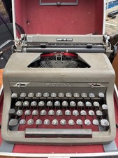 Vintage 1948 Royal Quiet De Luxe Portable Typewriter With case thumbnail