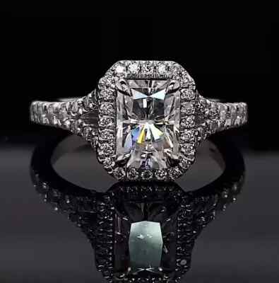 2,40 TCW Radiant Moissanite Split Shank Verlobungsring in 14K Weißgold vergoldet