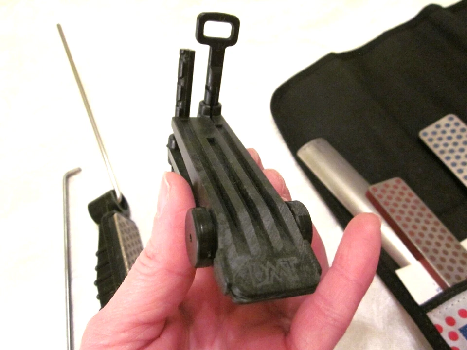 DMT Diafold Magna-Guide Sharpening System and 5 Stones - Image 4 of 4