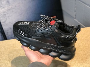 Venta \u003e versace zapatillas negras \u003e en stock
