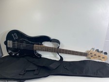 FENDER SQUIER BASS BLK W/SOFT Case (P25018888)