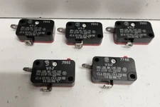 LOT OF 5 NEW NO BOX! MICRO-SWITCH 15A 250V PIN PLUNGER LIMIT SWITCHES V3-7