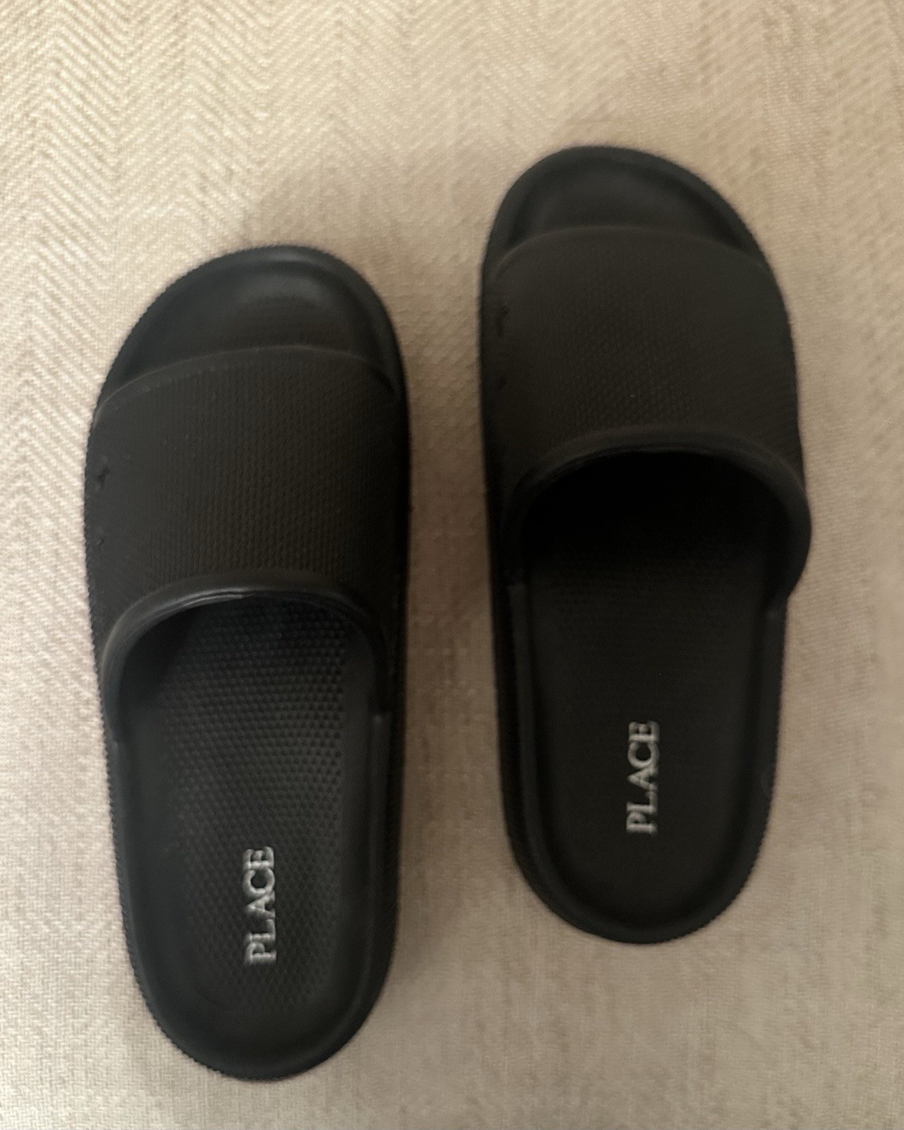 Children’s Place Black Slide Sandals  w Star Cutouts - Size 2