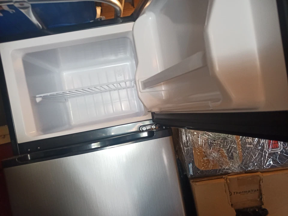 Insignia 4.3 Fridge With Top Freezer - Image 3 of 4