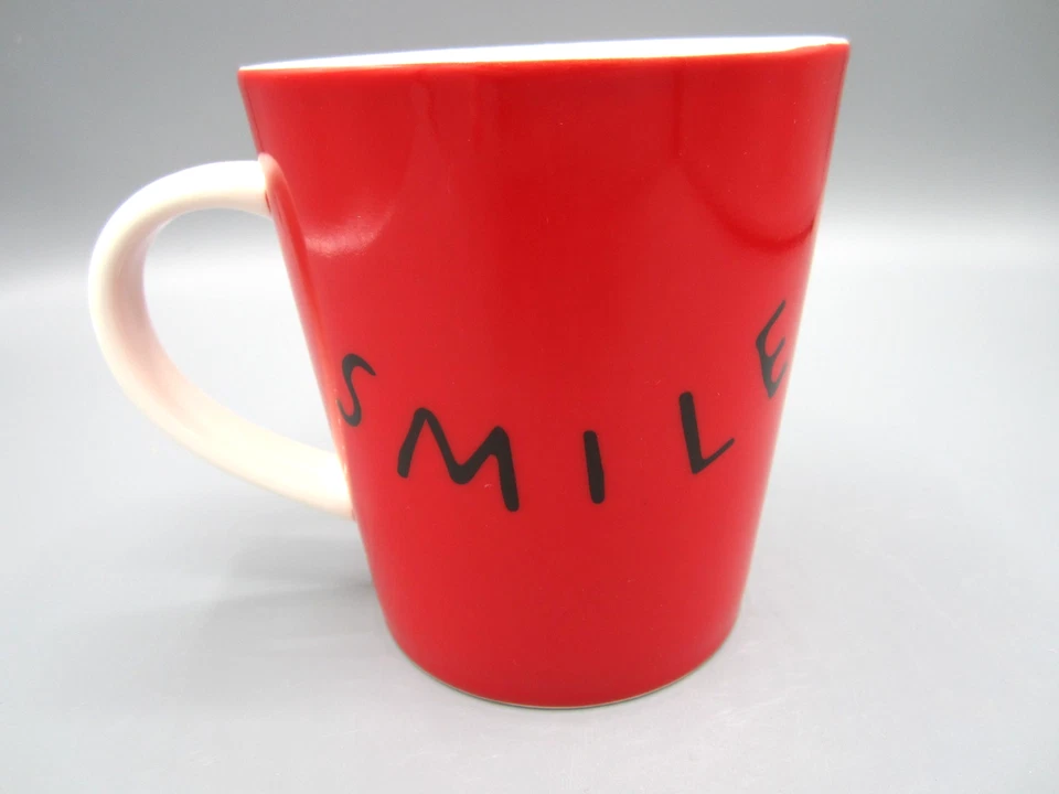 Taza de café Royal Doulton Ellen Degeneres roja y blanca "Smile" 18 oz. (306) Foto 2 de 4