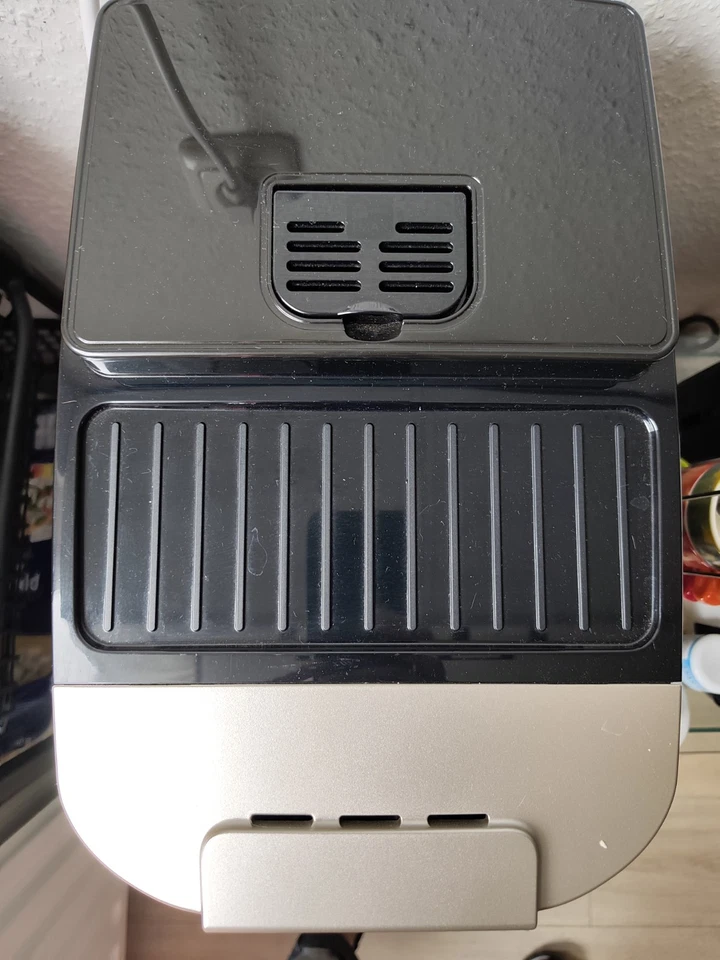 De'Longhi Kaffeevollautomat 1,8L 15 bar gebraucht mit OVP, Kratzern, Foto 4 von 5