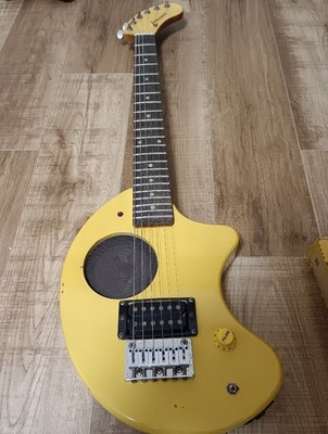 Fernandes ZO-3 E-Gitarre gelb mit integriertem Verstärker