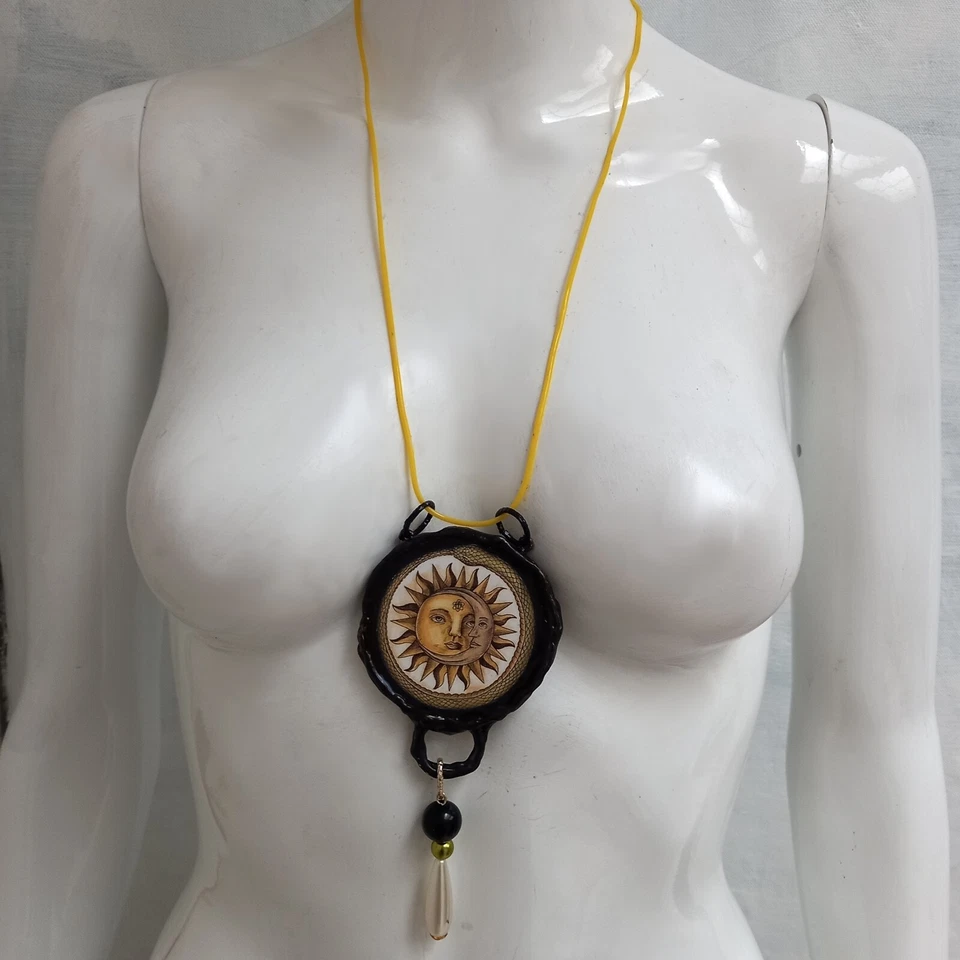 Símbolos de Alquimia Bruja Brujería Talismán Amuleto Mágico Sol Luna Ouroboros Serpiente Foto 3 de 4