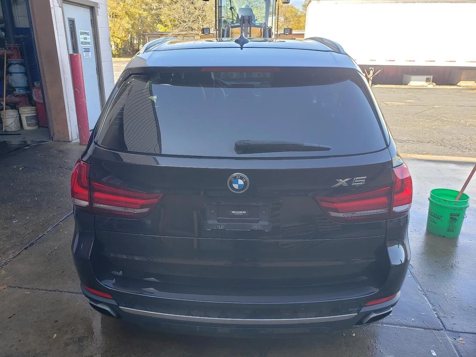 Volante BMW X5 17 18 (turbo), (AT), 4,4 L Foto 4 de 4