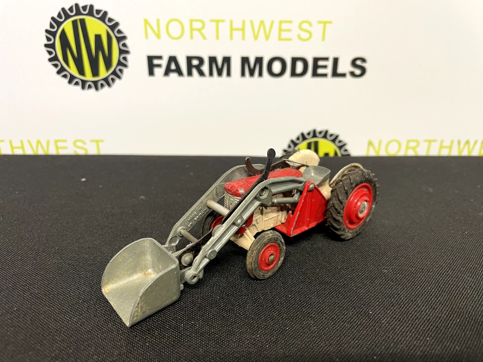 CORGI No 53 MASSEY FERGUSON 65 WITH FRONT LOADER - Image 2 of 4