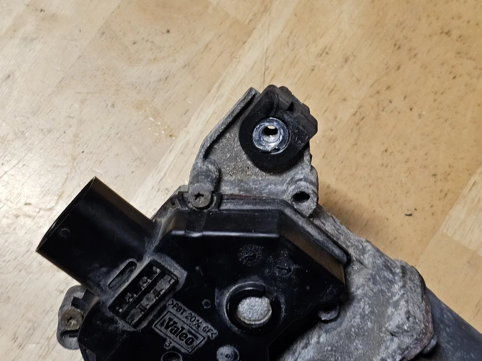 Мотор стеклоочистителя переднего стекла 2003 - 2006 Tahoe Sierra Silverado Yukon 15216486 - Изображение 4 из 4