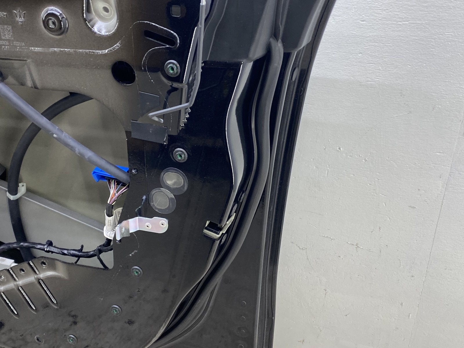 2014-2024 MASERATI LEVANTE OEM FRONT RIGHT DOOR SHELL NERO(820/A)