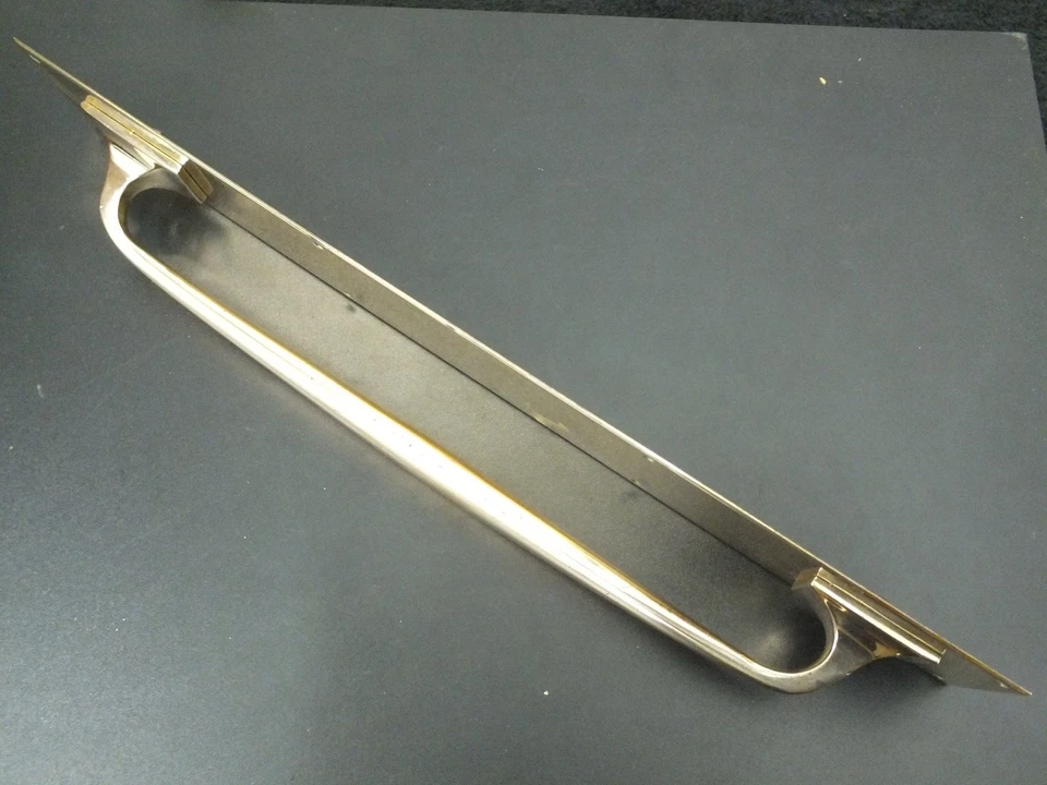 SUPERB LARGE VINTAGE BRASS PULL HANDLE - Image 4 of 4