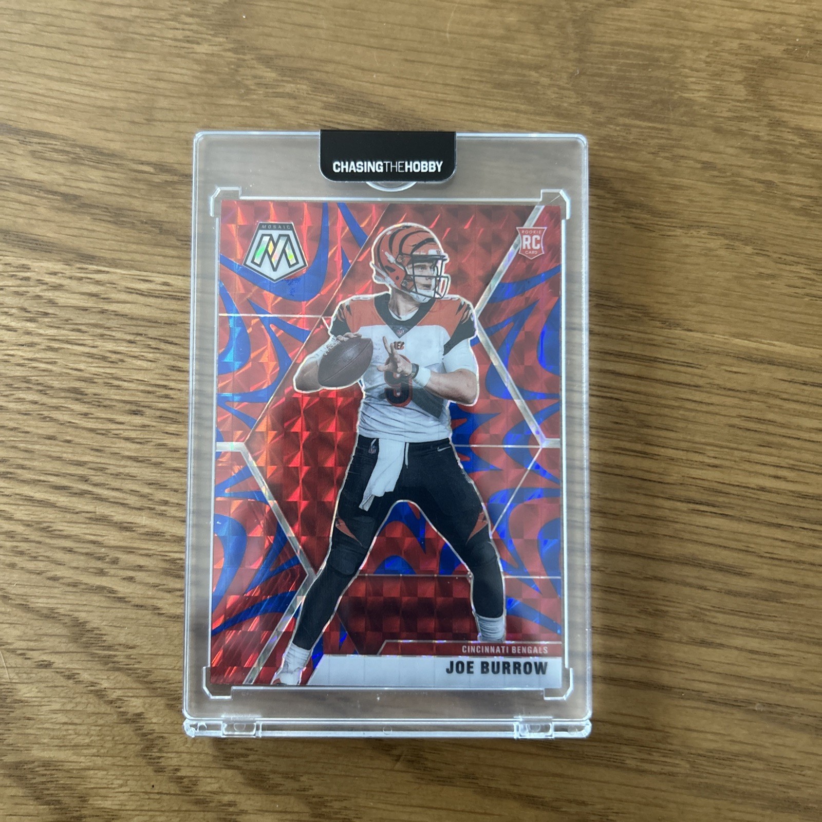2020 Panini Mosaic - Rookies Joe Burrow #201 Reactive Blue Mosaic Prizm (RC)