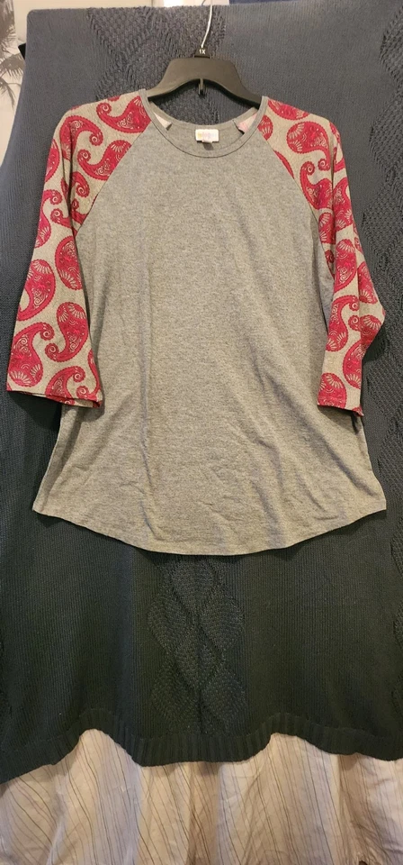 Women's LULAROE Top, Size 3X,Raglan Style, Gray With Red Paisley Designed Sleeve - Image 3 of 4