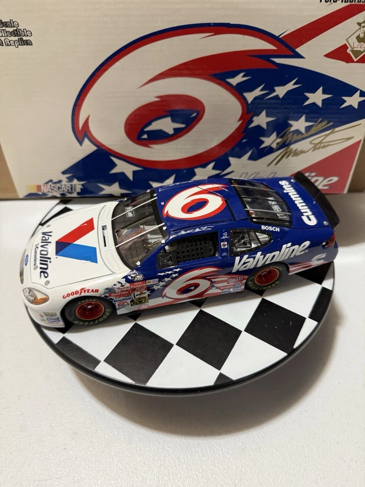 RARE* Mark Martin #6 VALVOLINE STARS & STRIPES 2000 Owners Series 1/24 Diecast - Image 2 of 4