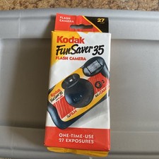 35mm Camera Kodak FunSaver 27 Pics Sealed VTG Exp 04/20