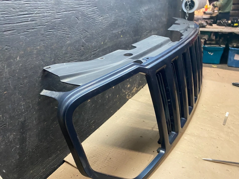 Jeep Liberty 2008 2009 2010 2011 2012 parrilla superior delantera OEM u7560 DG Foto 3 de 4