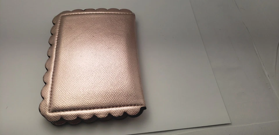 Funda para pasaporte Victoria’s Secret - ¡Chic, brillante y lista para volar! Foto 3 de 4