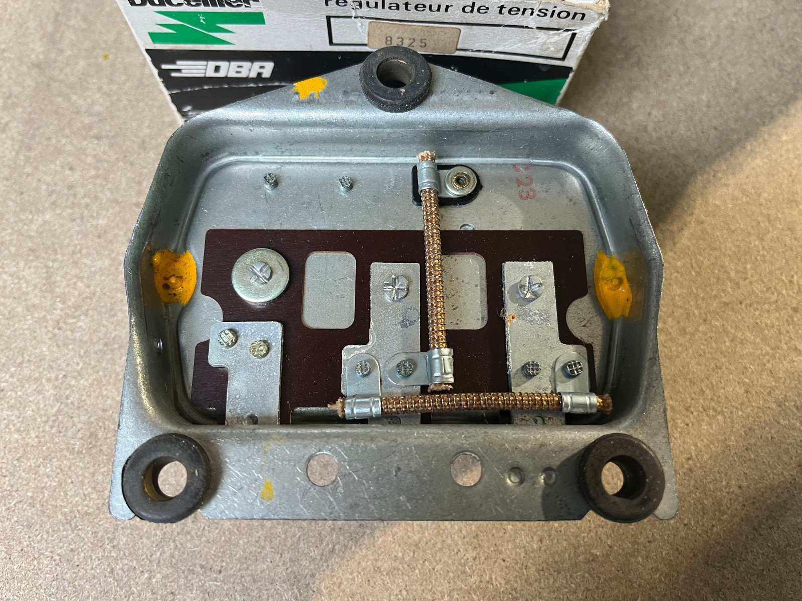 Régulateur dynamo 6v 24A Ducellier 8325 pour Citroën 2CV