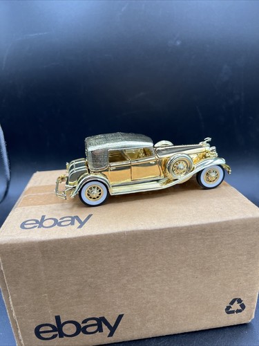 1932 Chrysler LeBaron 1:32 Die-Cast Gold Signature Model - Picture 5 of 7
