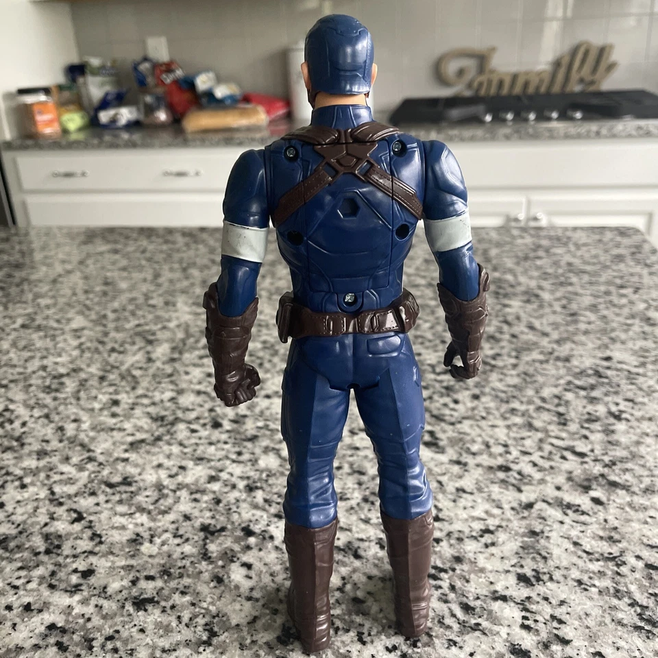 Figura de acción Hasbro 12" Talking Captain America Civil War Titan Hero Series Foto 3 de 4
