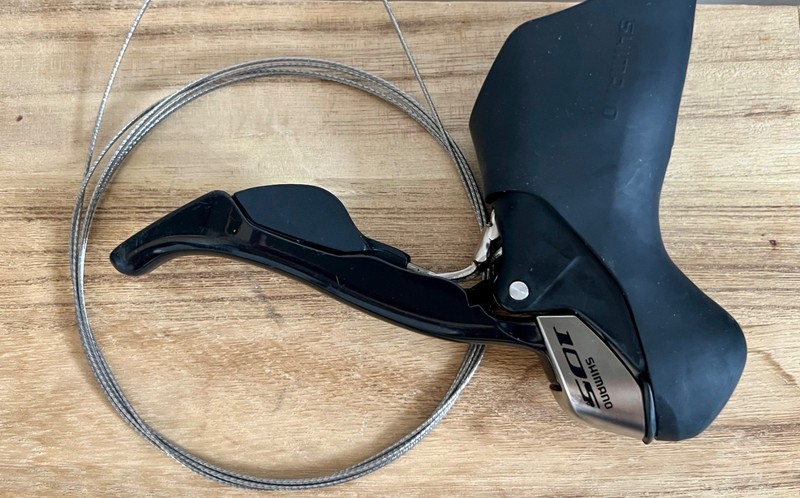 Shimano 105 R1257 10 speed right shifter Missing clamp comes with cable