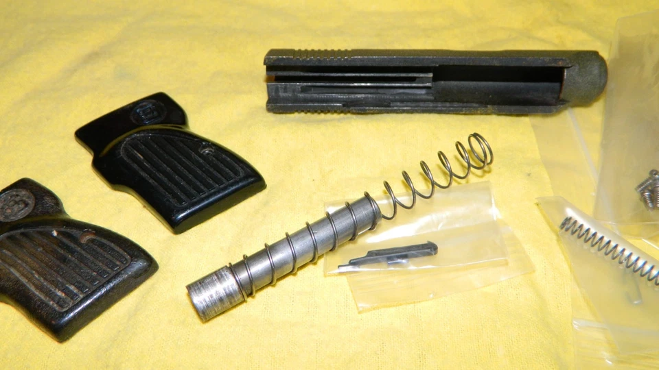 Modelo Sterling 302, .Pistola, DIAPOSITIVA, BARRIL, MUELLE DE RETROCESO, EXTRACTOR Foto 3 de 3