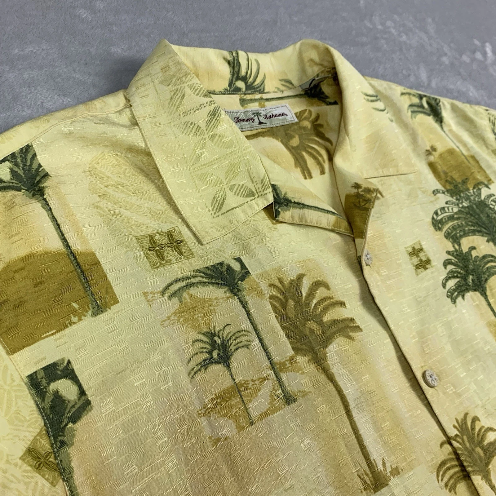 Tommy Bahama Silk Shirt Men Medium Floral Beach Hawaiian Embroidered Loop Collar