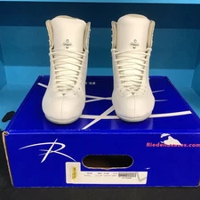 Riedell Vega size 9.5B ( NEW discontinued model)