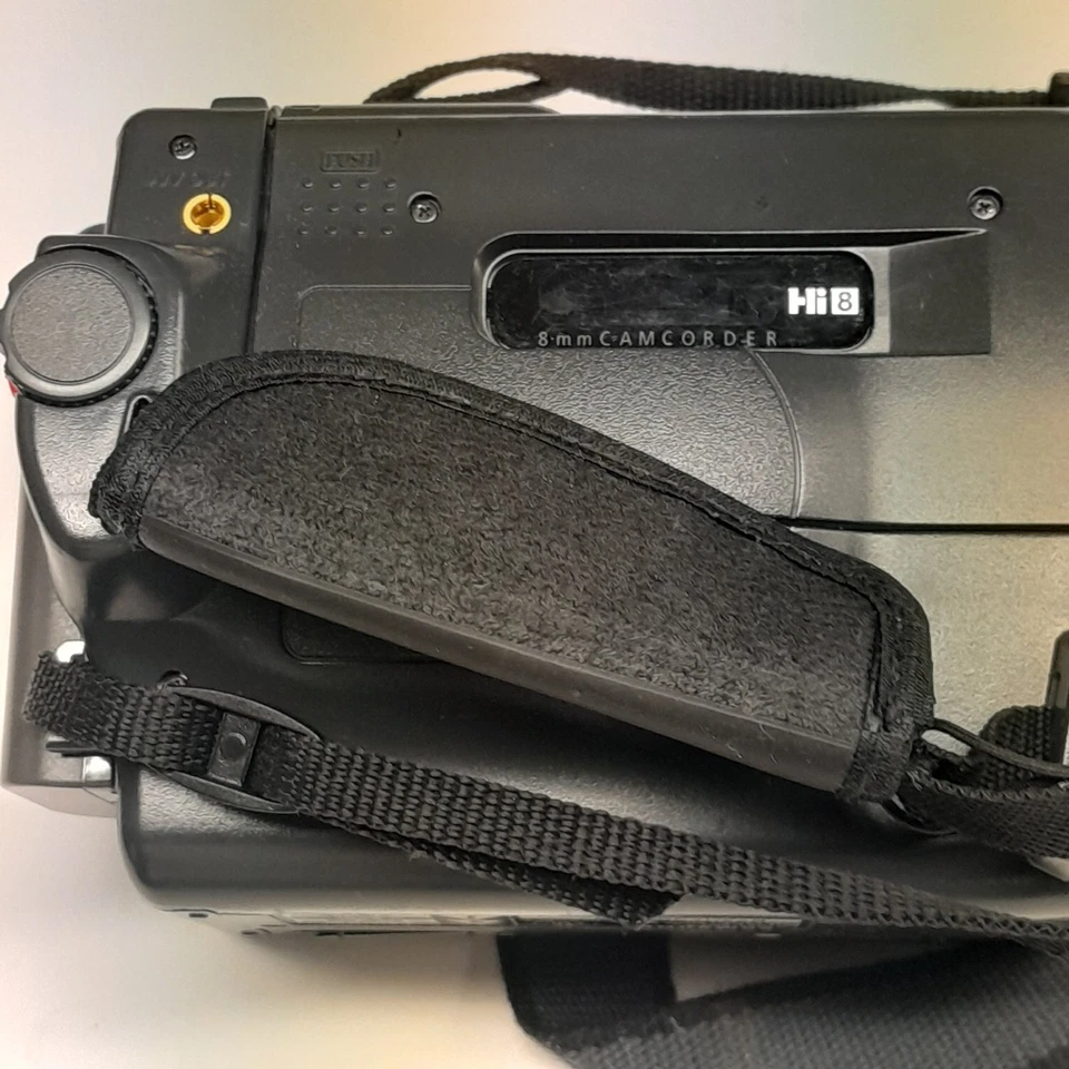 Samsung SCW62 Digital Camcorder 8mm VHS-C Easy Q Silver with Bag & Charger - Image 3 of 4