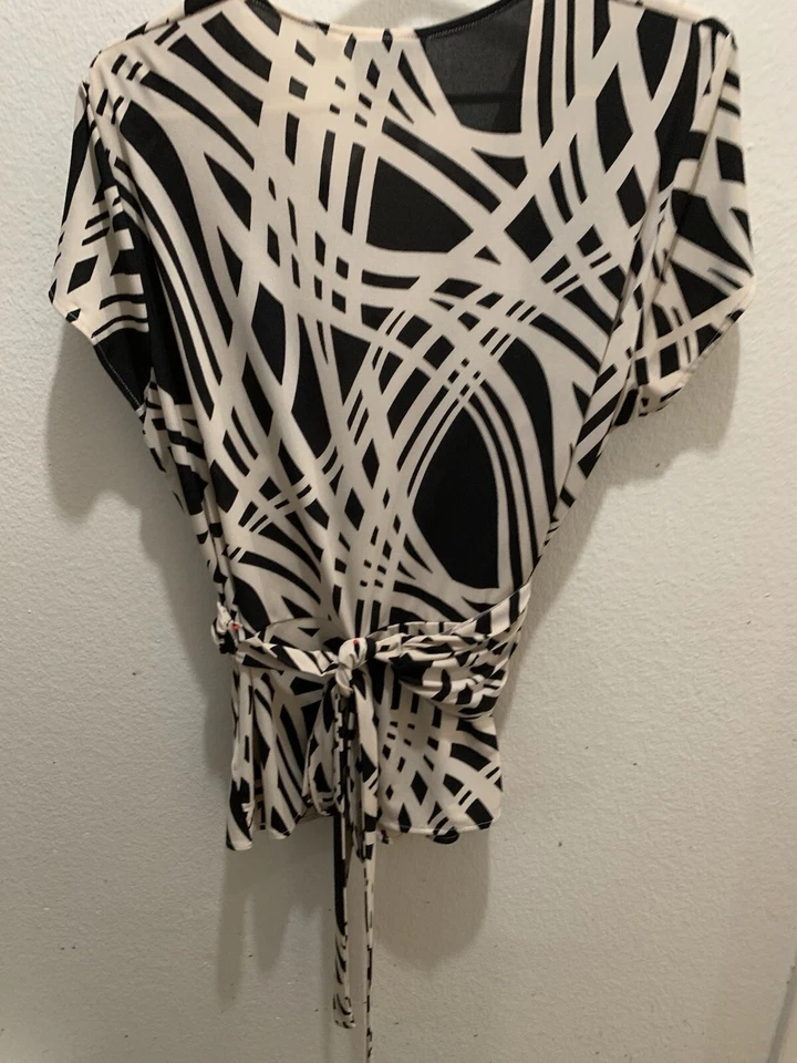 Marc Bouwer Blouse Black & White Design W/Tie That Goes  Around Blouse XL - Image 3 of 4