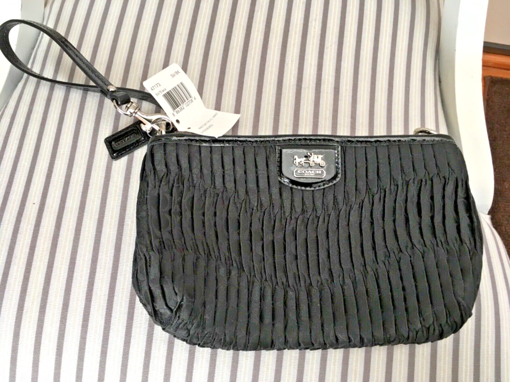 COACH MADISON BLACK WRISTLET  NEW WITH TAGS ZIPPER AUTHENTIC MINT  47173