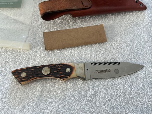 VINTAGE REMINGTON UMC ONE R6 SKINNER KNIFE WITH SHEATH AND STONE IN ORIGINAL BOX - 第 15/24 張圖片