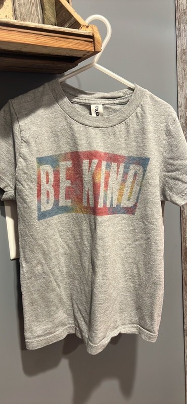 Girls Be Kind Shirt Size Small 