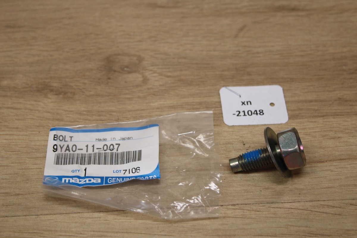 Mazda 9YA0-11-007 9YA011007 Steering Wheel Bolt NOS NEU genuine